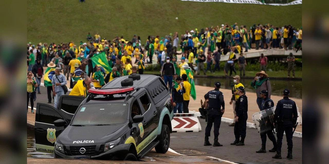Operação Lesa Pátria: PF cumpre mandados em duas cidades do Paraná contra suspeitos de ataques aos Três Poderes