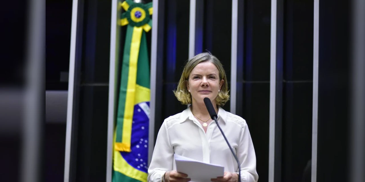 "Lula deve assinar Piso da Enfermagem nas próximas horas", revela Gleisi Hoffmann