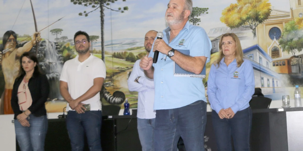 Secretaria de Educação de Castro reúne diretores de escolas e agentes de segurança do município