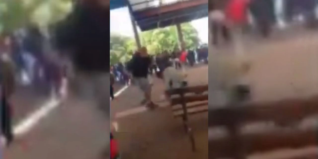 Vídeo mostra briga de jovens no terminal de Uvaranas