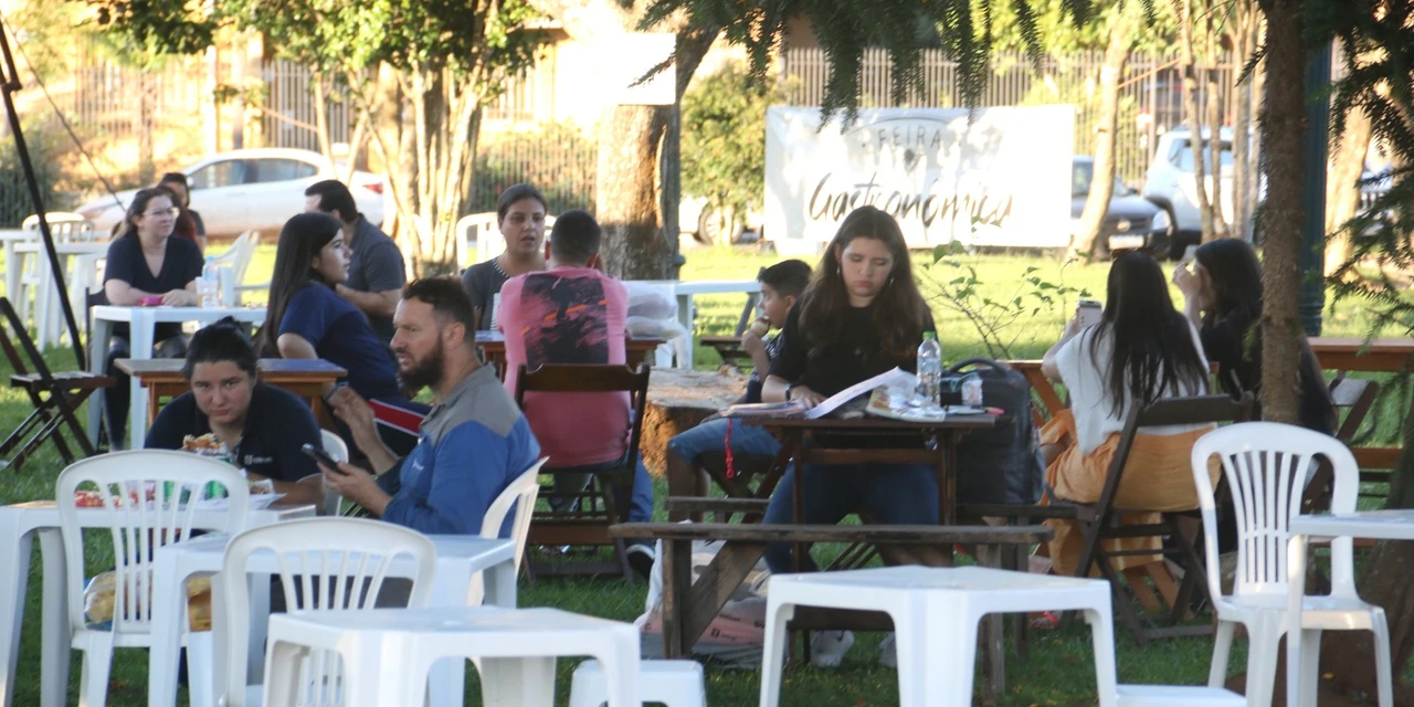 Música ao vivo marca mais uma Feira Gastronômica nesta sexta (28)