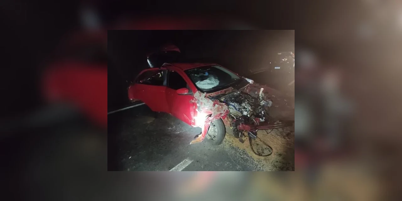 Acidente entre carro e caminhão na BR-376 deixa cinco pessoas feridas