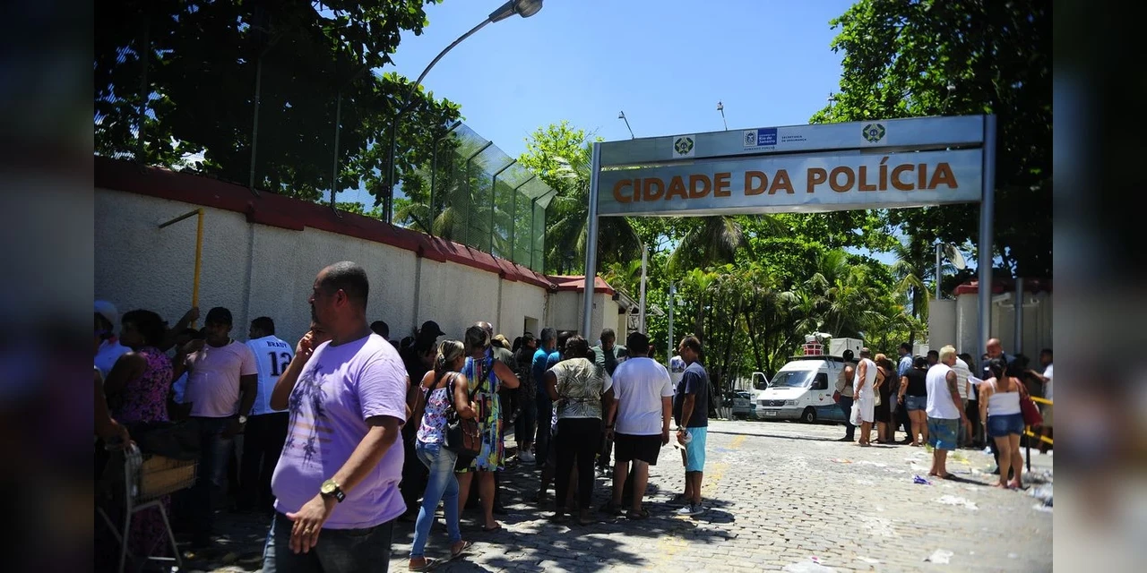Famílias de vítimas de chacina no Jacarezinho, a maior no Rio, pedem reparação