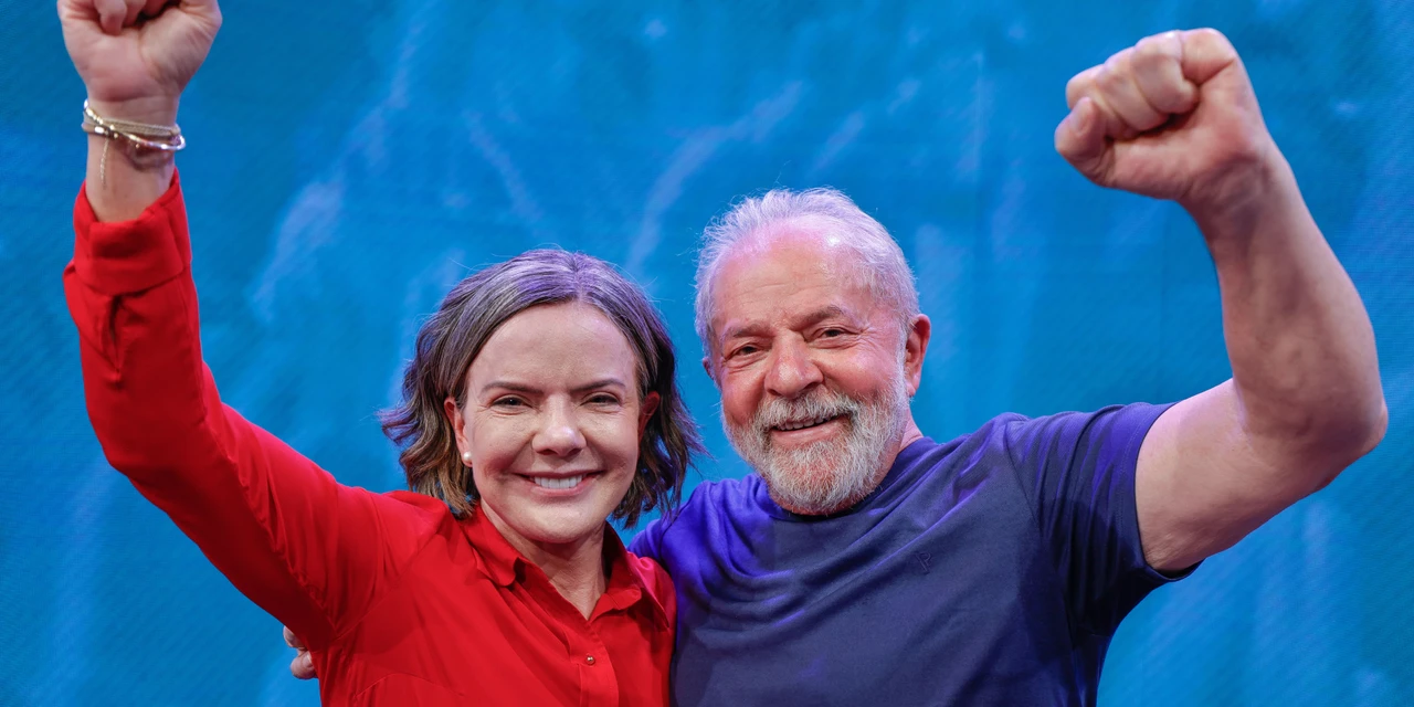 Com Lula em São Paulo, Gleisi Hoffmann comemora avanços para os trabalhadores