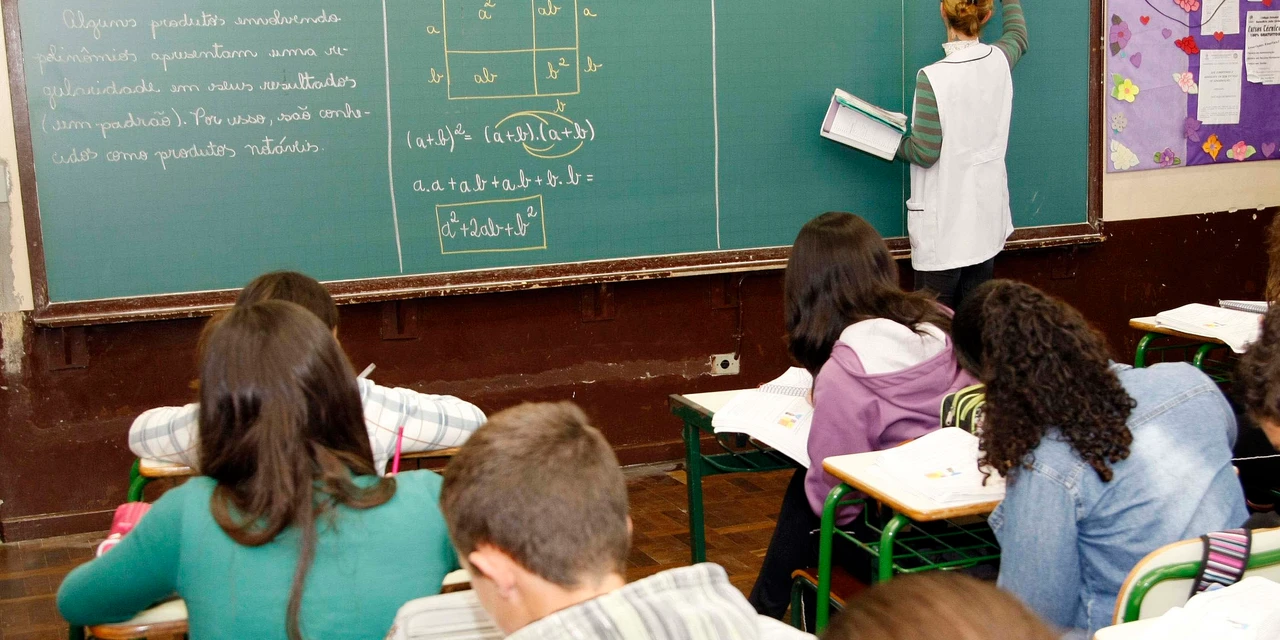 Prazo para inscrição no concurso de professores da rede estadual do Paraná termina na próxima semana