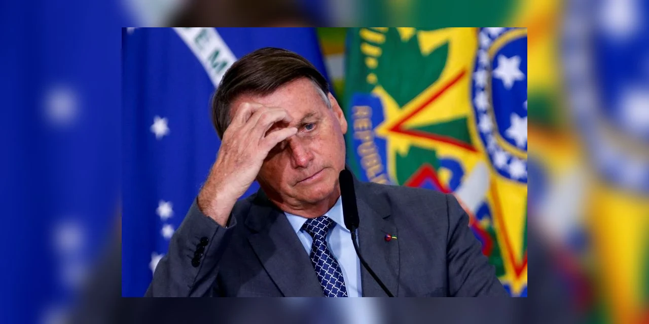 Polícia Federal faz buscas na casa de Bolsonaro e prende ex-ajudante Mauro Cid