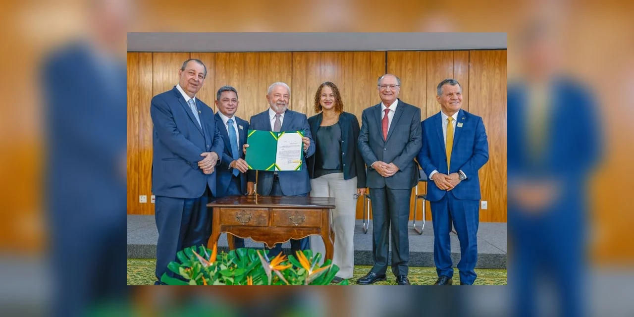 Lula assina decreto que garante mais autonomia ao Centro de Bionegócios da Amazônia