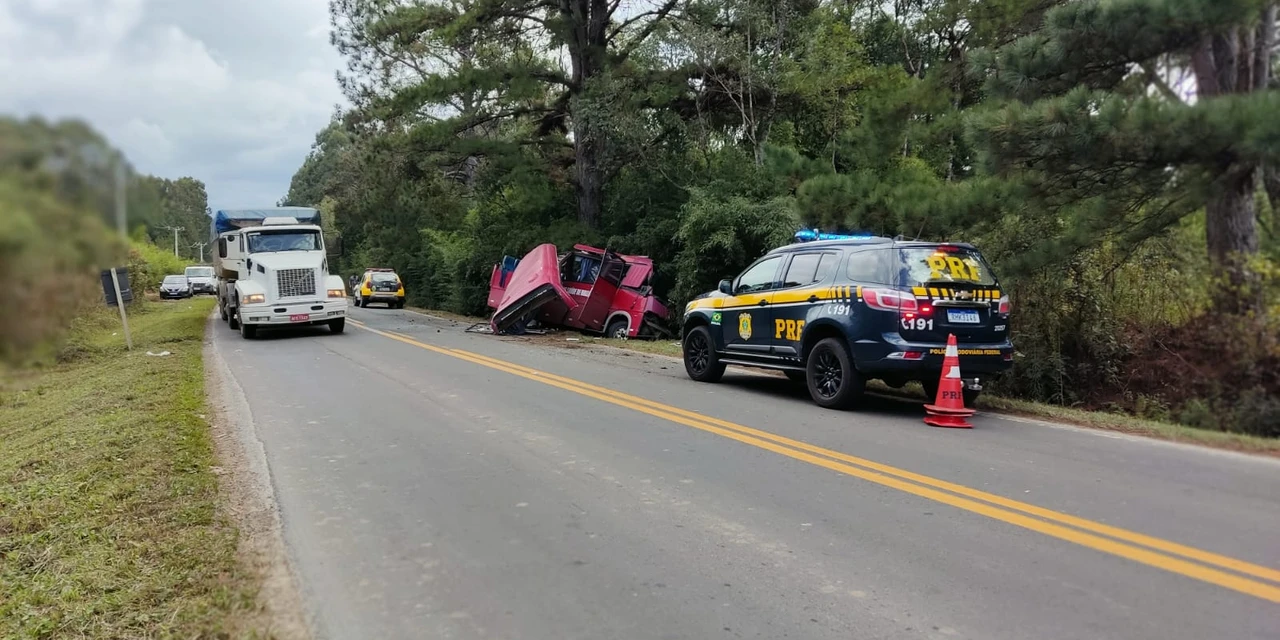 Ônibus da Saúde de Mallet se envolve em acidente na BR-153