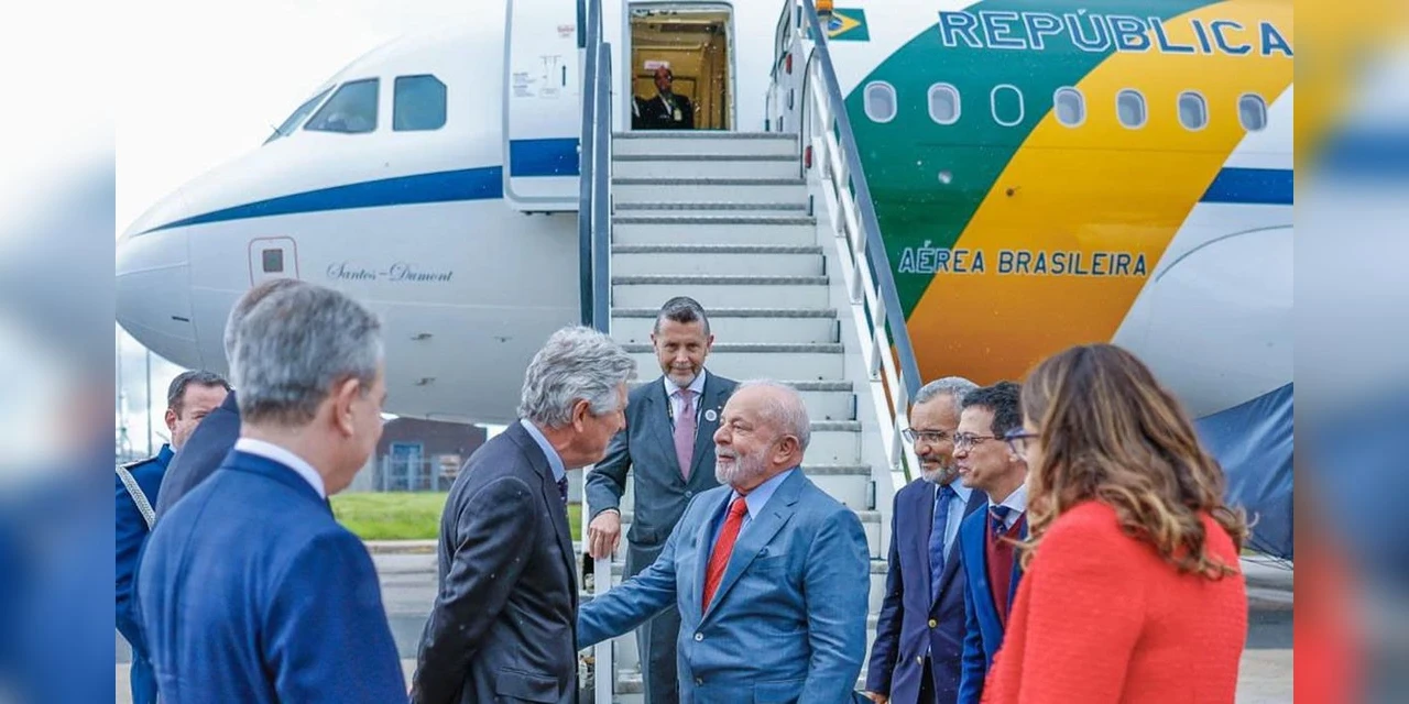 Lula chega a Londres para coroação do Rei Charles III