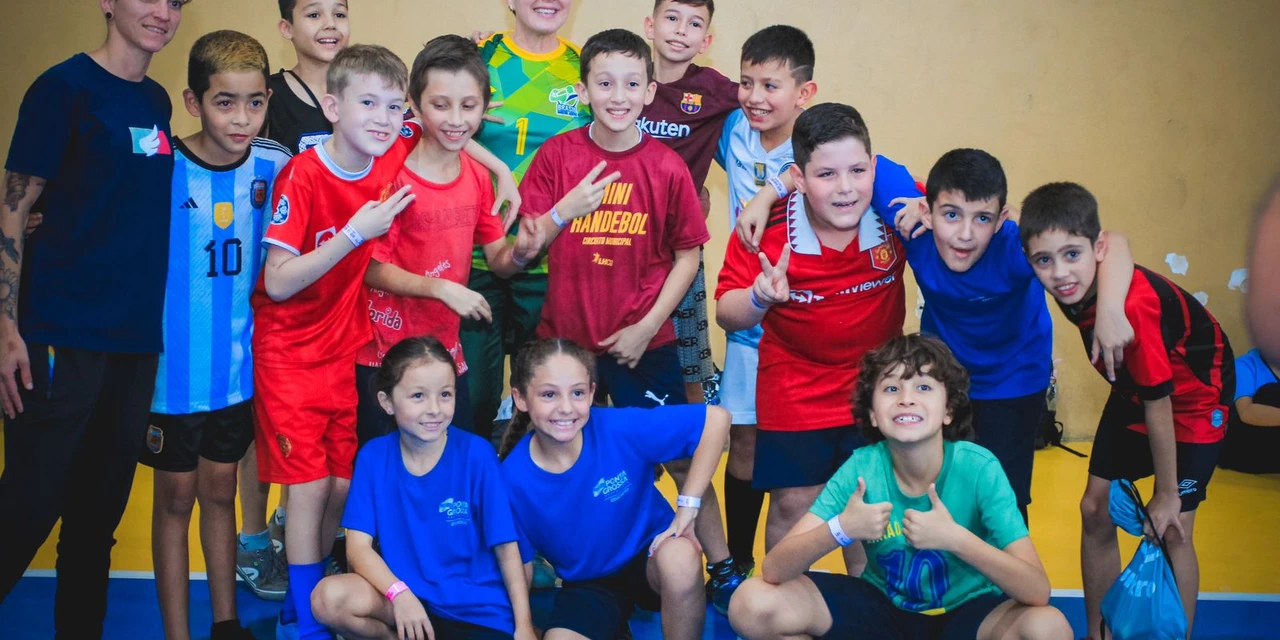 'Festival de mini handebol' movimenta atletas em PG
