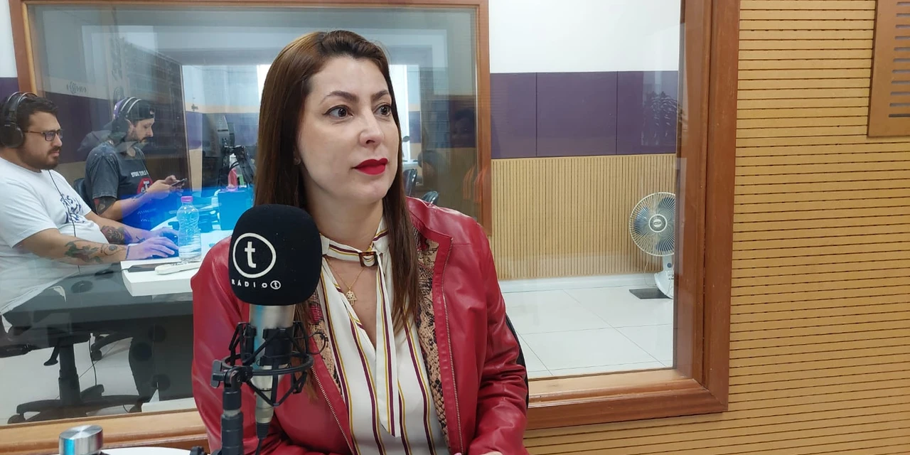 Florais podem ser utilizados como estímulo para reajuste do corpo, diz farmacêutica Dra. Juliana Ribeiro