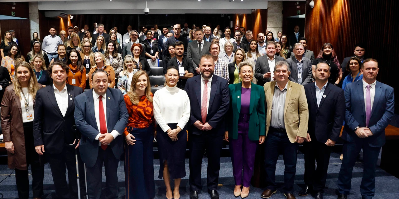 Governo estadual lança programa que garante fraldas e absorventes a crianças e adolescentes