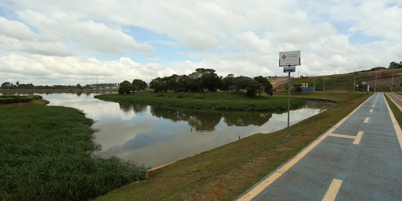 Vídeo: Prefeita Elizabeth assina contrato da primeira etapa de serviços do Lago de Olarias II