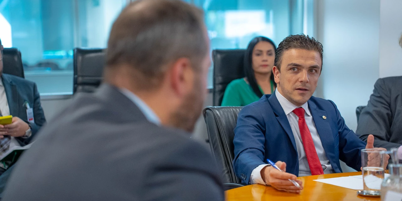 Aliel Machado coordena reunião na ANTT sobre o novo pedágio no Paraná