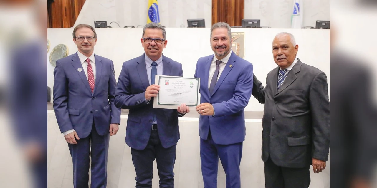 Reitor da UEPG e diretores do HU recebem prêmio na Assembleia Legislativa