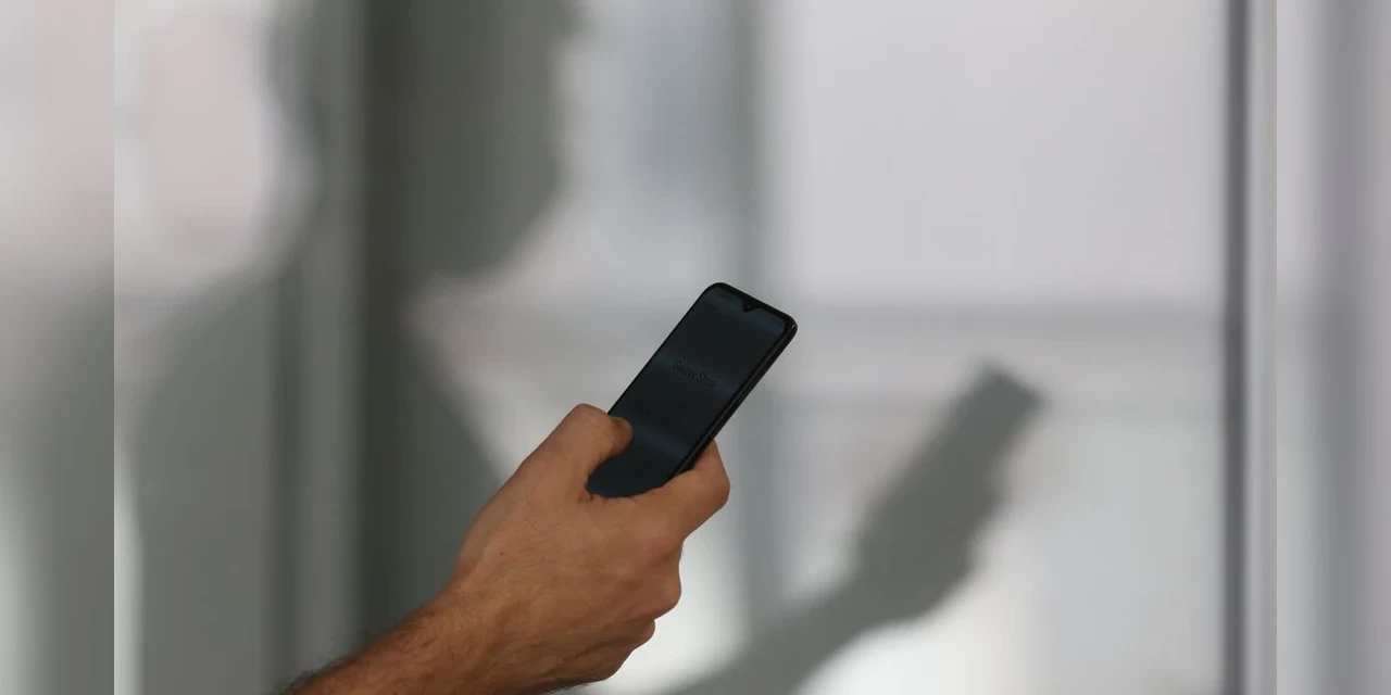 Apenas 37% de quem usa internet somente no celular checam informações