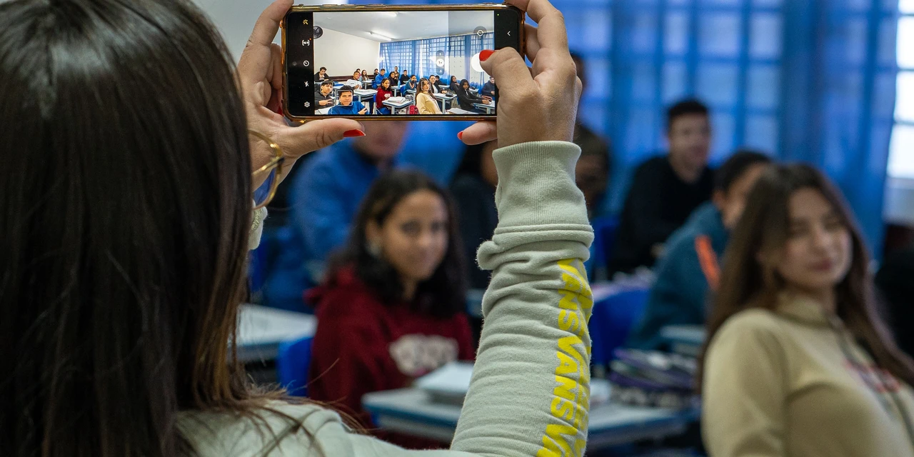 Tecnologia de reconhecimento facial na chamada escolar chega a 1,6 mil colégios da rede estadual do PR