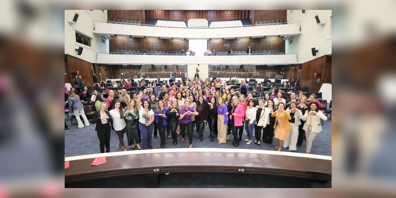 4° Encontro das Procuradorias Especiais da Mulher do Estado do Paraná reúne mais de 200 mulheres no Plenário da Assembleia