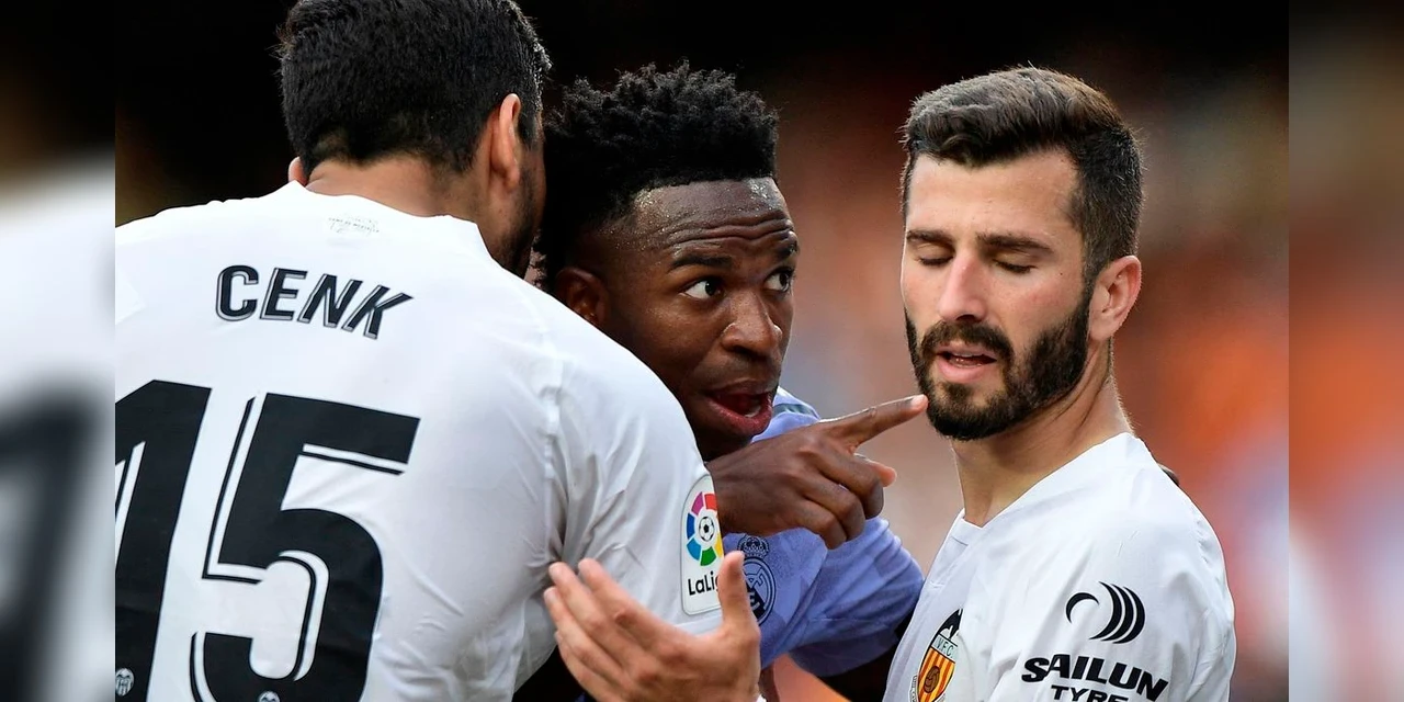 Brasil notificará autoridades espanholas após racismo contra Vini Jr.