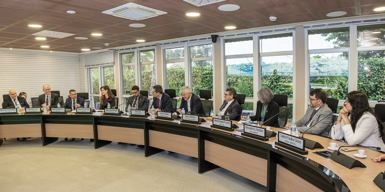 Itaipu abre diálogo para apoiar universidades em temas envolvendo sustentabilidade