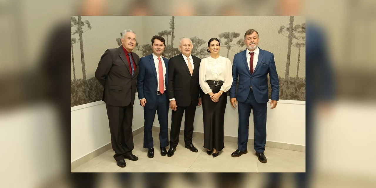 Empresário Laurival Pontarollo recebe título de cidadão benemérito do Paraná em sessão solene da Assembleia Legislativa