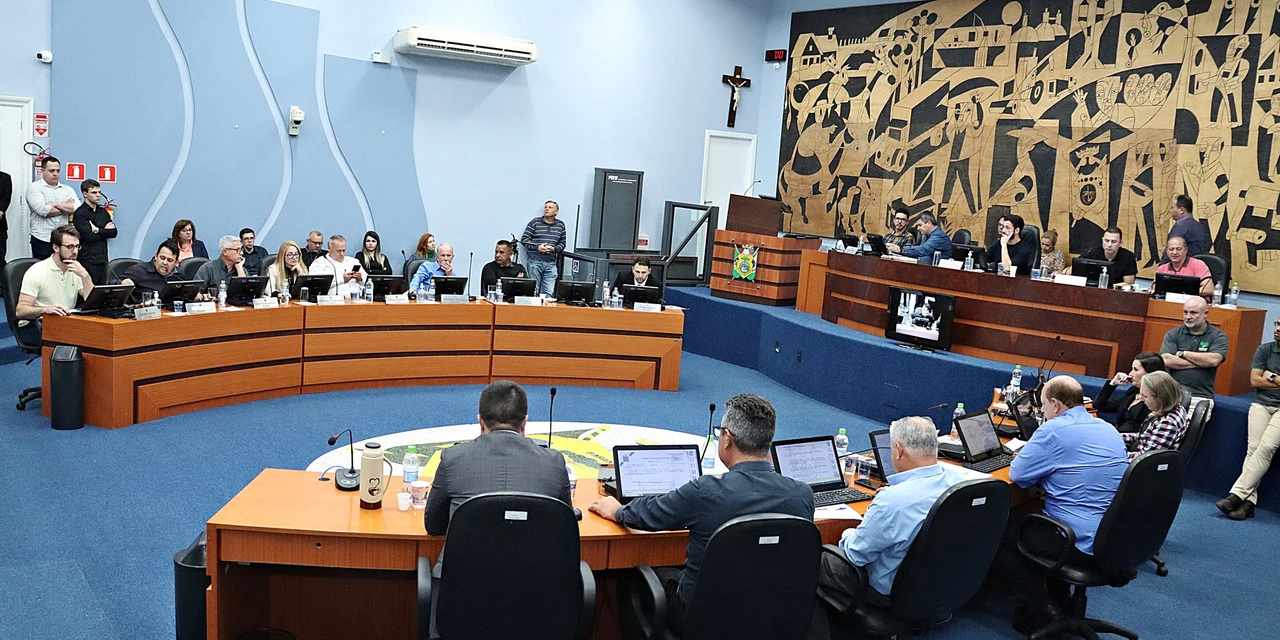 Ministério Público investiga vale-alimentação de R$ 700 para vereadores de PG