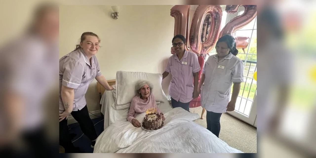Em aniversário de 102 anos, idosa revela o segredo para ter uma vida longa: "bom sexo e vinho xerez"