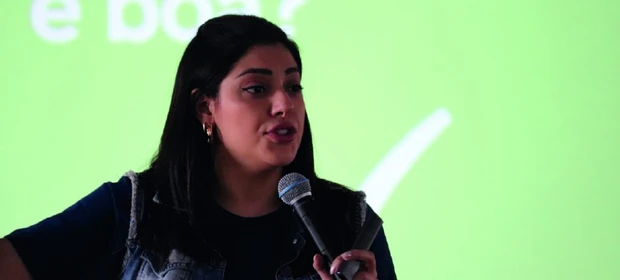 Castrolanda reúne mais de 100 jovens em palestra com Camila Telles