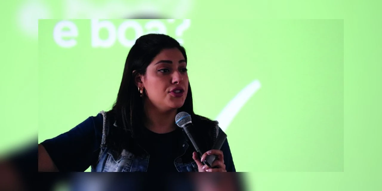 Castrolanda reúne mais de 100 jovens em palestra com Camila Telles