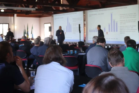 Em Assembleia, cooperados da Castrolanda aprovam venda da Alegra para cooperativa catarinense