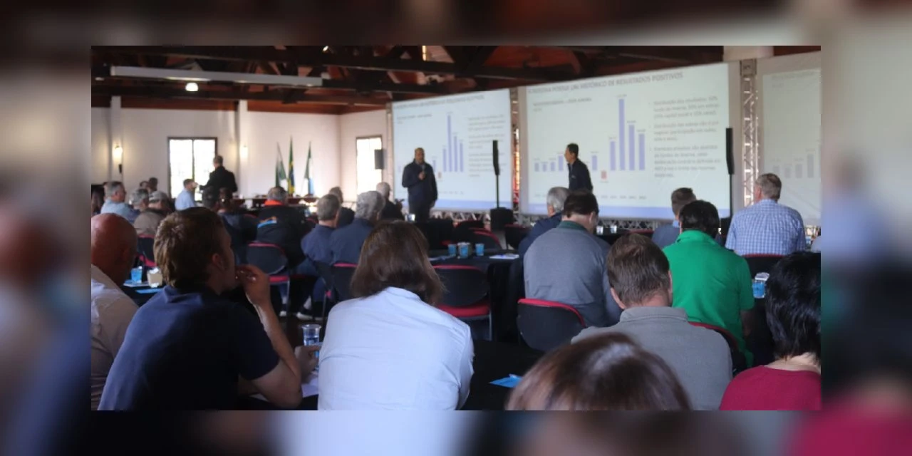 Em Assembleia, cooperados da Castrolanda aprovam venda da Alegra para cooperativa catarinense