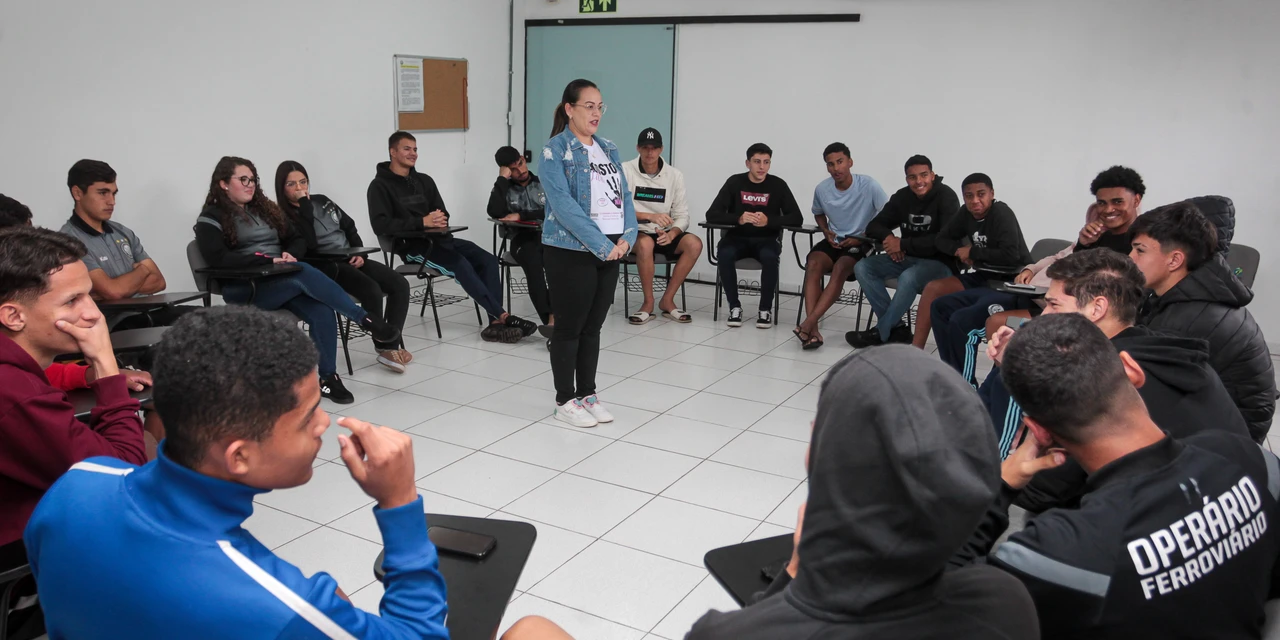 Atletas da base do Operário participam de atividade do Agosto Lilás