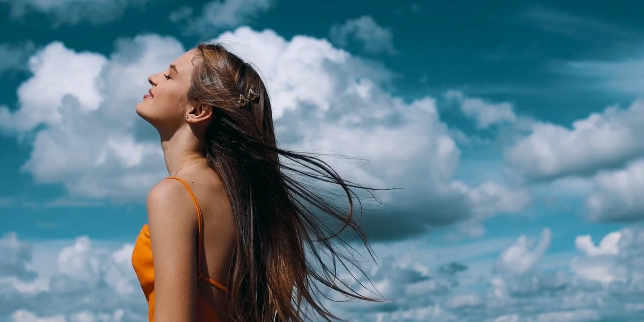 Giovanna Barbiero estreia clipe na programação do Multishow