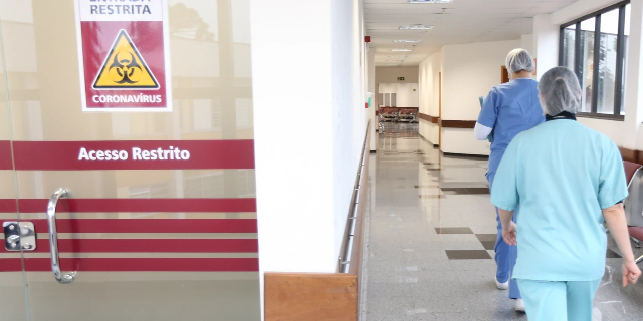 Ministério da Saúde diz que é cedo atribuir alta de casos de covid à nova variante