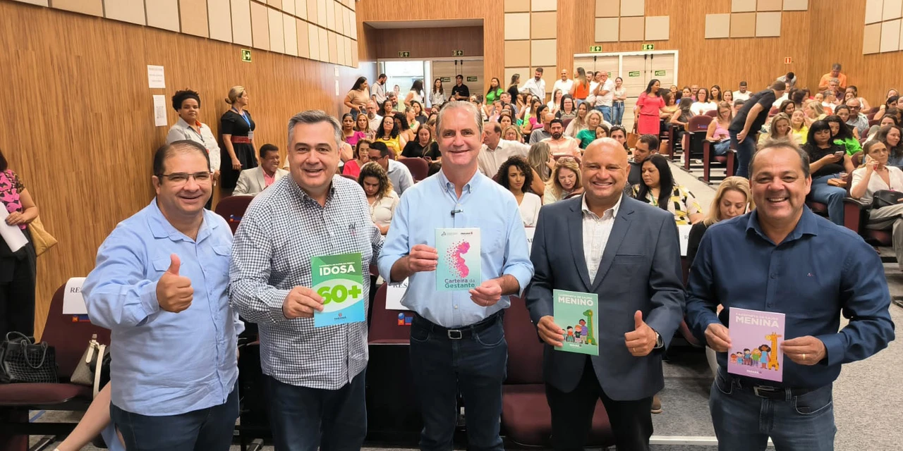 Secretaria da Saúde apresenta cadernetas de idosos, gestantes e crianças a cidades do Norte e Noroeste do PR