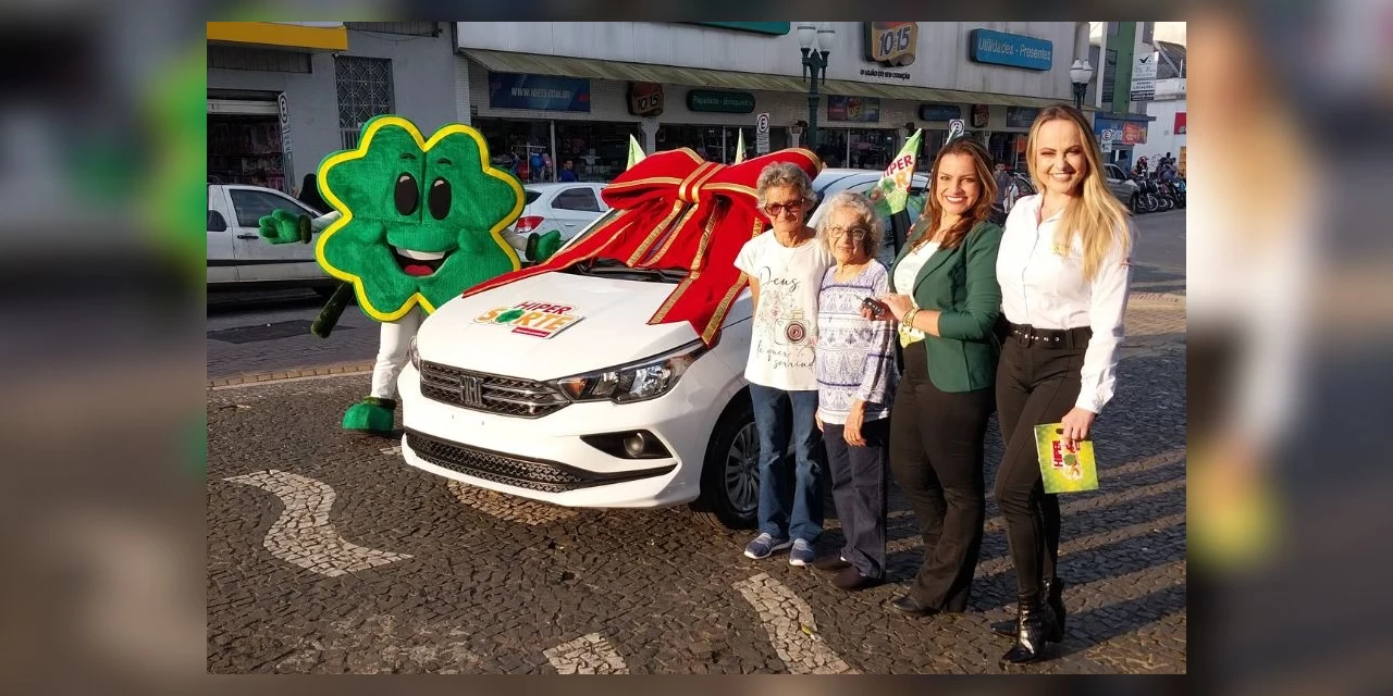 Moradoras de PG ganham moto e carro 0 km no Hiper Sorte