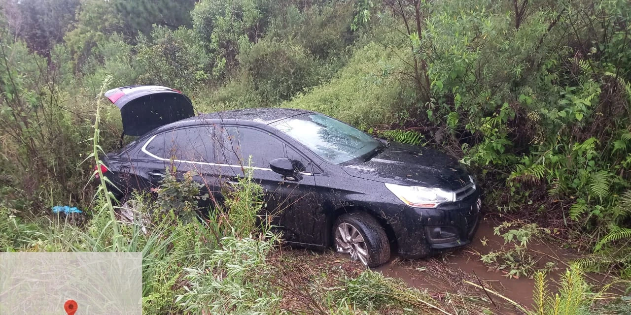 Veículo sai de pista e PRF encontra mais de 180 kg de maconha no automóvel