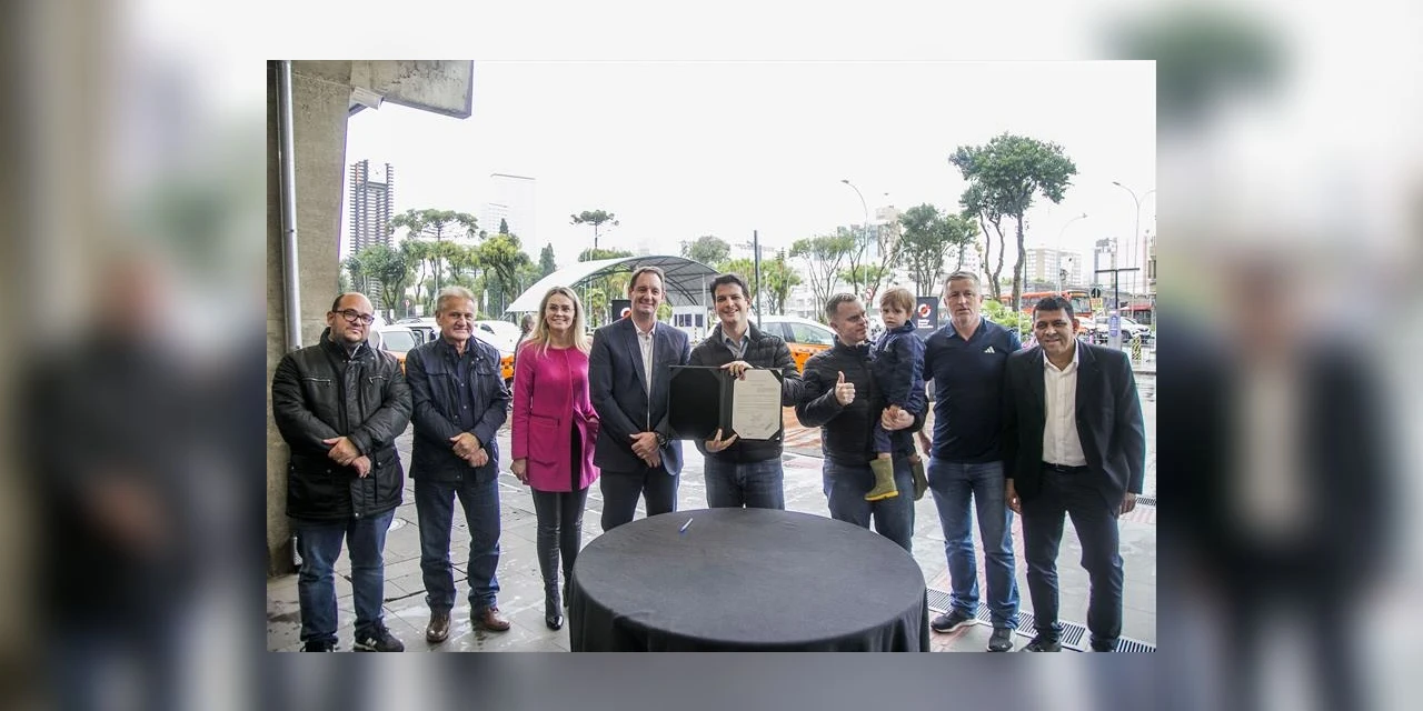 Eduardo Pimentel anuncia rede de recarga de veículos elétricos em Curitiba