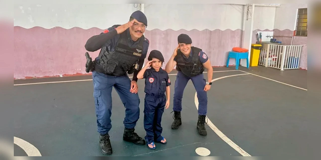 Guarda Municipal de Londrina doa mini farda para menino que é fã do serviço da instituição