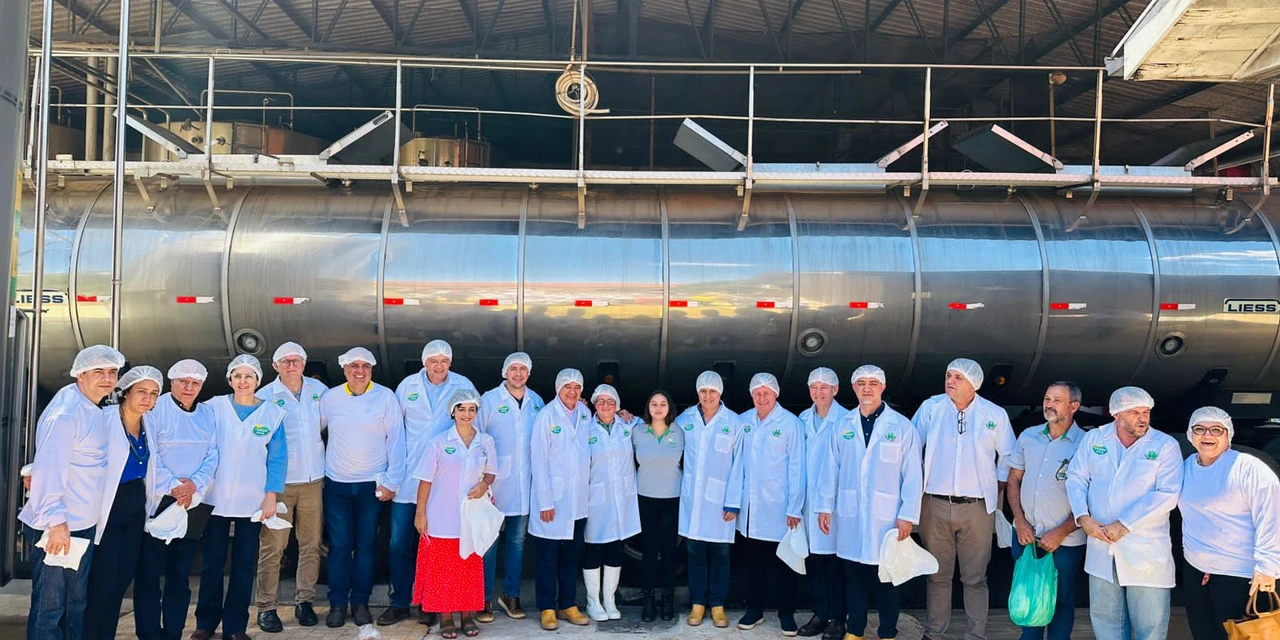 Arilson Chiorato participa de visita de ministros à Copran no Dorcelina Folador em Arapongas