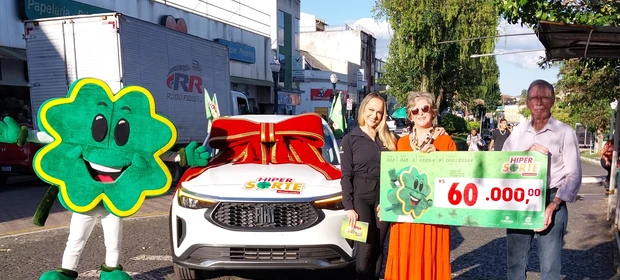 Conheça a moradora de PG que faturou um carro 0 km e R$ 60 mil no sorteio do Hiper Sorte