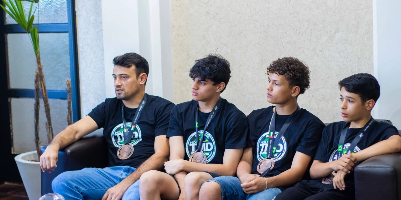 Equipe de jiu-jitsu de Tibagi conquista 4 medalhas em torneio internacional