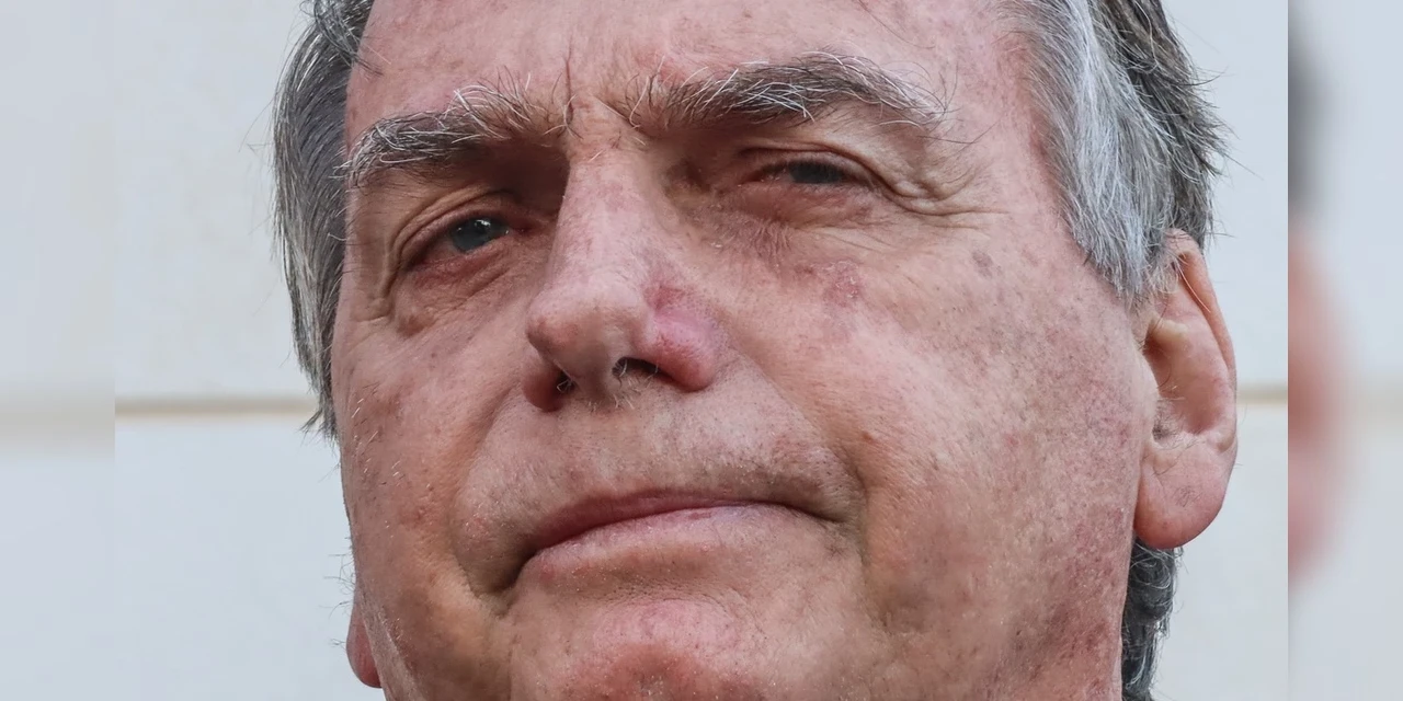 Bolsonaro é condenado a indenizar jornalistas por danos morais