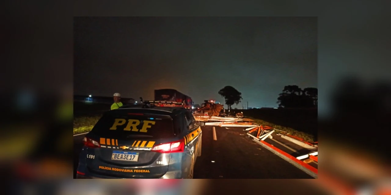 Acidente entre três veículos deixa quatro pessoas mortas na BR-116