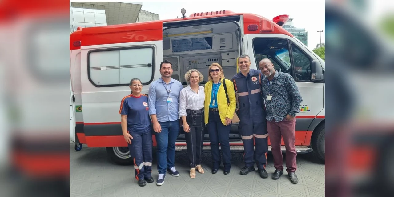 Deputada Ana Paula faz entrega de 5 ambulâncias para SC