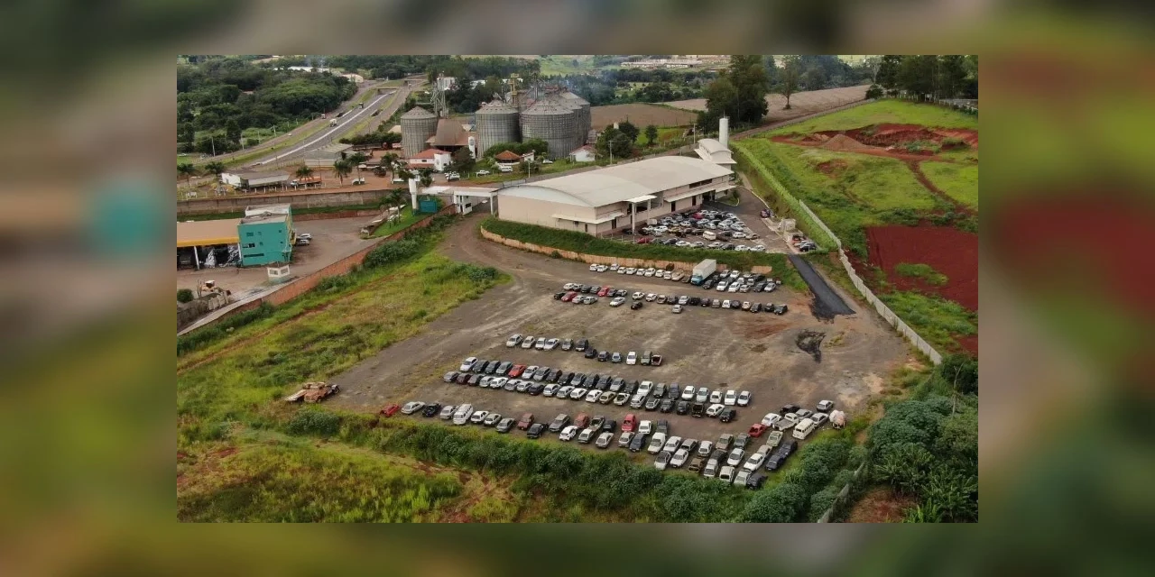 CMTU realiza leilão de sucatas e veículos apreendidos em ações de fiscalização