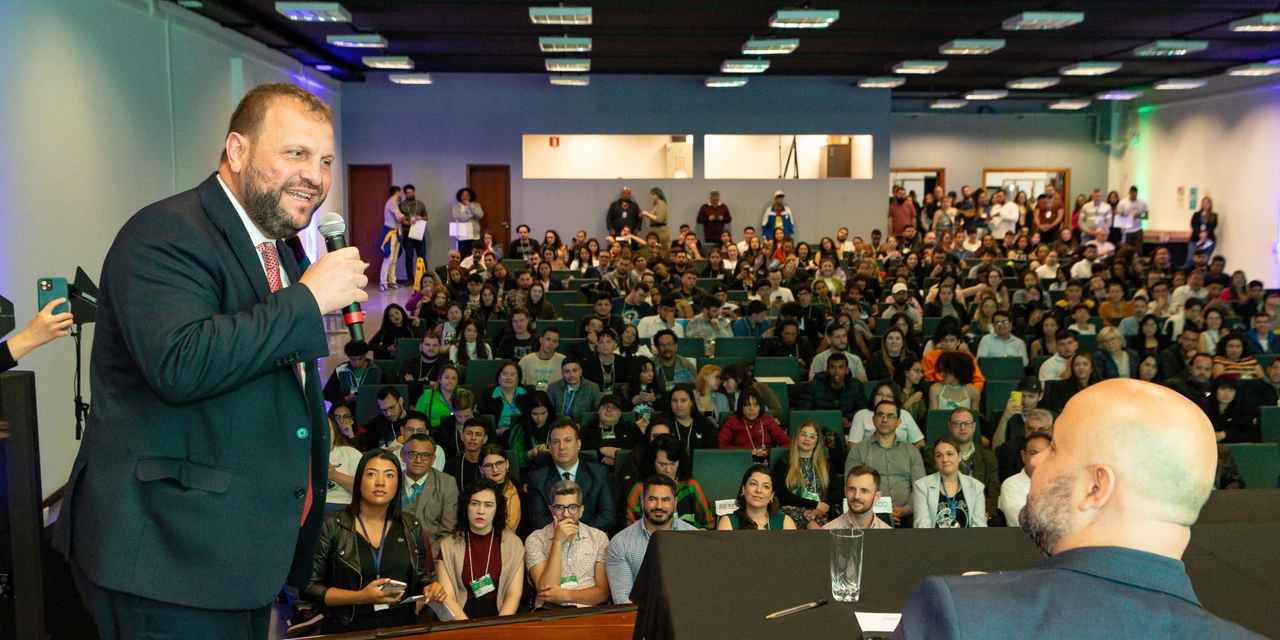 Conferência da Juventude reúne mais de 300 pessoas e discute propostas para políticas públicas