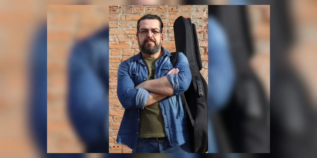 Cantor Boró apresenta show ‘Passarada’ no Cine-Teatro Ópera nesta segunda (30)