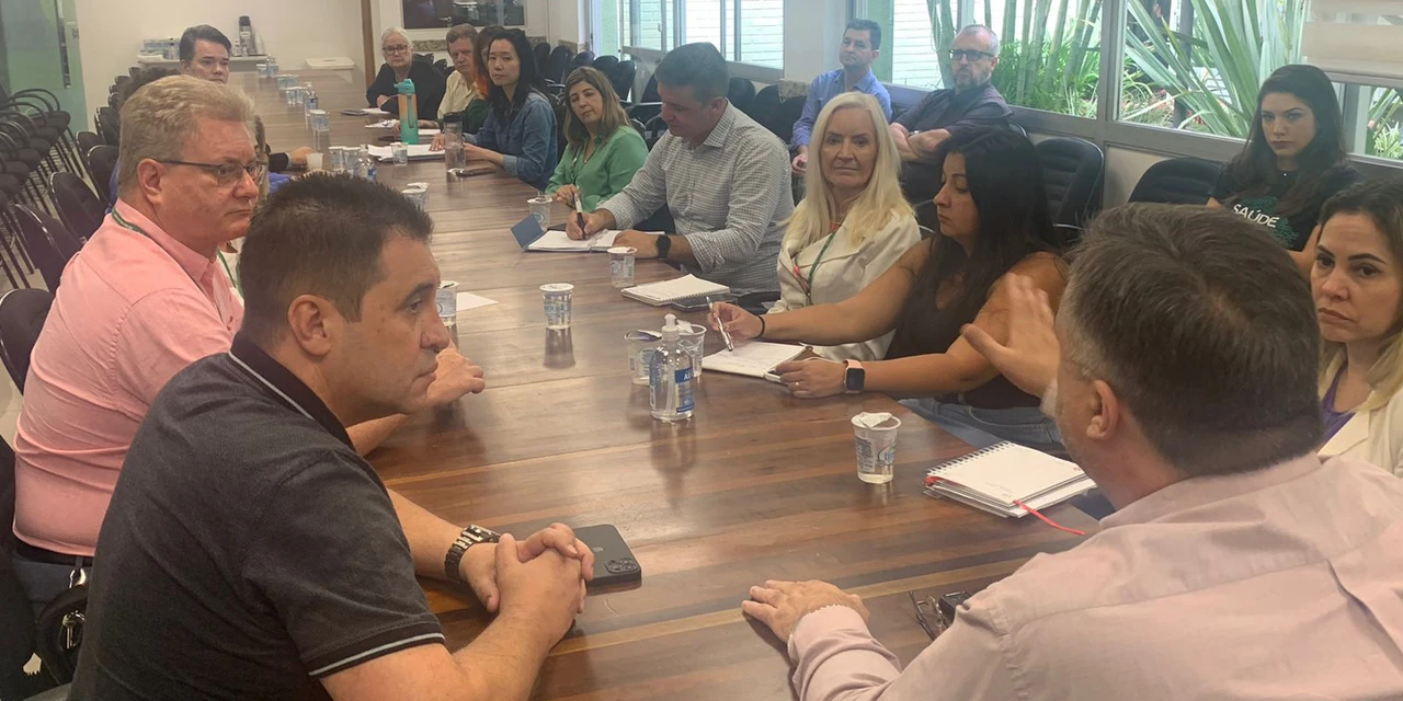 “Vamos nos reunir periodicamente para atualizar todos os dados e continuar dando a resposta que o Paraná precisa na área da saúde", afirma Beto Preto