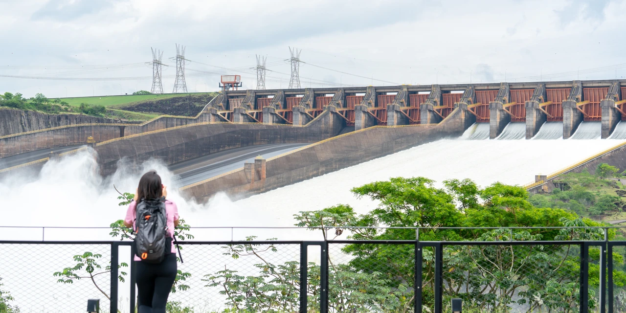 Turismo de Itaipu recebeu 11,5 mil visitantes no feriadão, número 53% maior do que o esperado